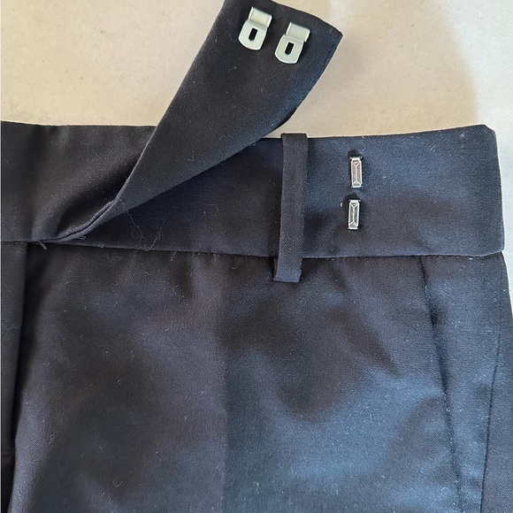 Zara Basics - made in Spain - cuffed dress shorts - XS - Picture 3 of 4